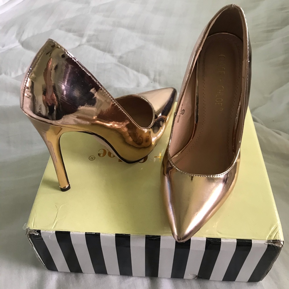 Almost Brand New 5.5 Rose Gold Metallic 4” Heels